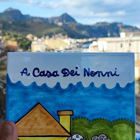A Casa Dei Nonni Leilighet Giardini Naxos Eksteriør bilde